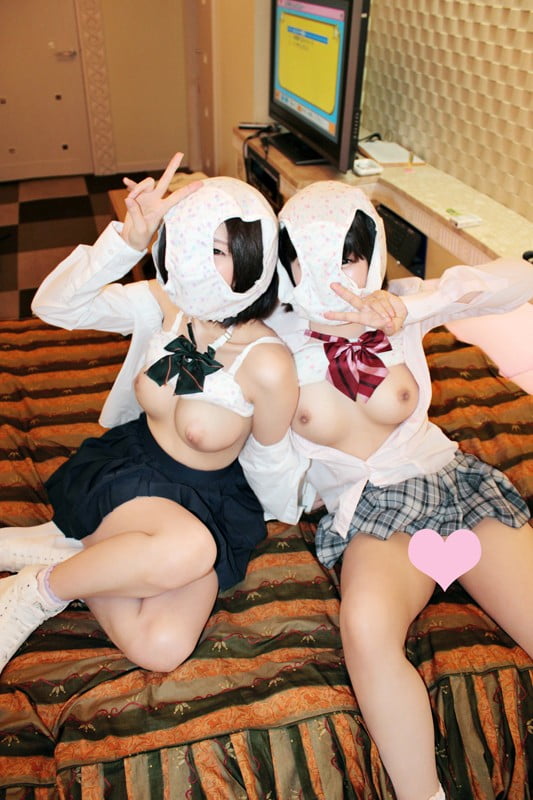 パンツを被った女子校生