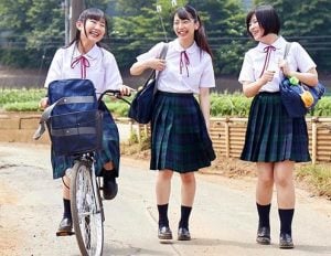 田舎に現れたマジックミラー号！純朴な地元女子校生にセクハラ相談ｗｗ