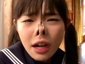 鼻フックイラマチオ調教でガチ涙目になっちゃう制服JC 初芽里奈