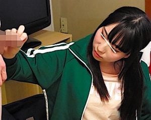 性器を触り合う高校生男女!修学旅行の夜の淫靡な出来事。手コキに手マンでぐっちょり濡れて…