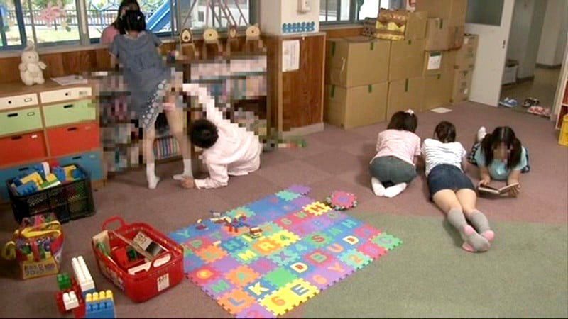 小学生のスカートを六重区って見る