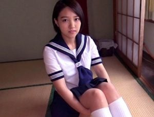 【ひなた澪】青春爽やかセーラー服の田舎女子校生の生い茂る股間にチンポずぶぅ！