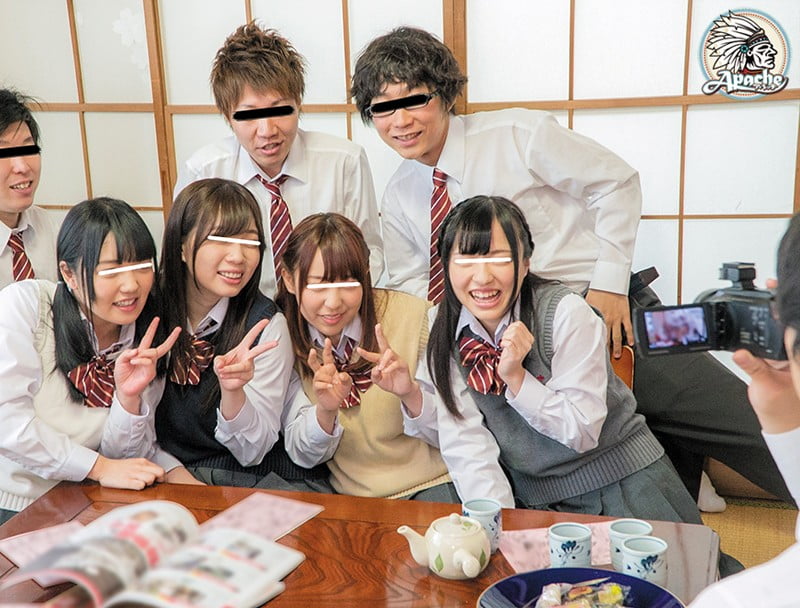 修学旅行で飲酒パーティーするJK