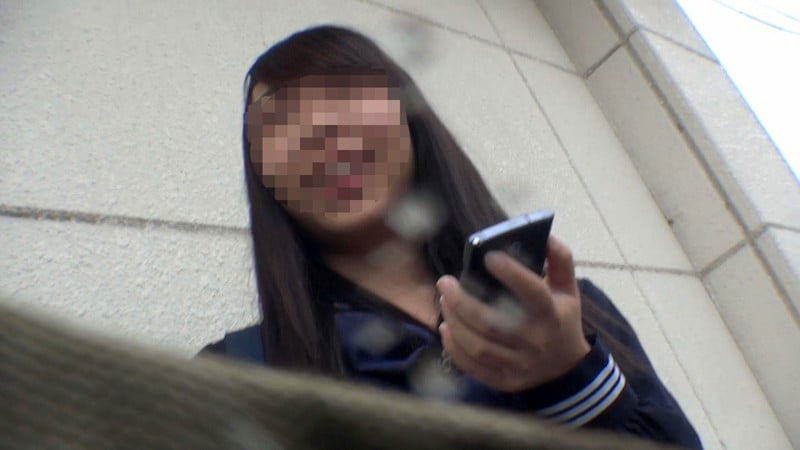 スマホを持ってる援交女子校生