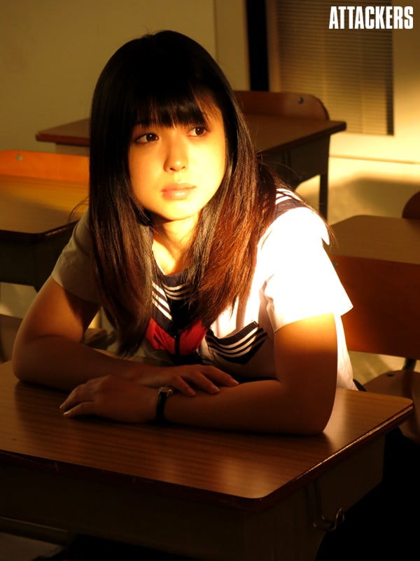 安土結　夕暮れの教室　女子校生