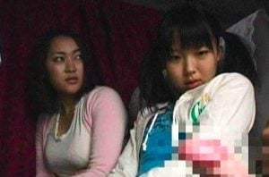 JC少女にチンポ見せつけ！変態痴漢露出魔が深夜のバスに出たーｗｗ