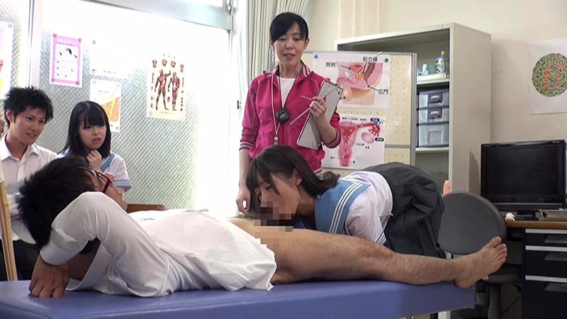 身体検査でフェラチオするJK