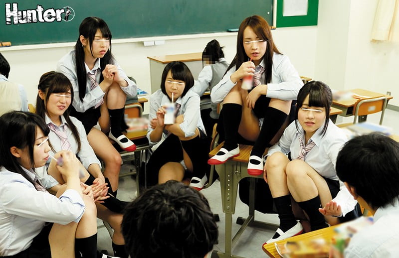 パンチラしてる高偏差値の女子校生