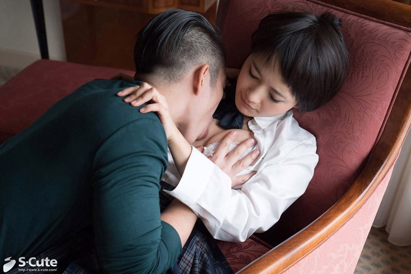 乳首を吸われる向井藍