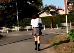 ストーカーに粘着され自宅でレイプされたパイパンマンコの美少女JK
