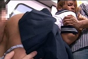 女子校生レイプ！満員電車でハーフなJKをチンポで取り囲んで輪姦