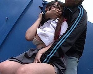 発情JKさん野外青姦。マンズリしながらフェラチオとか淫乱すぎる