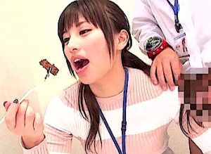 時間停止でマネキン状態の女子社員にチンポを頬張らせフェラさせ乳首をチロチロしちゃった