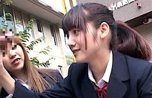 みづなれい　時間を止めてチンポにイタズラ！ウブで清楚なJKもチンチンには興味があるようです